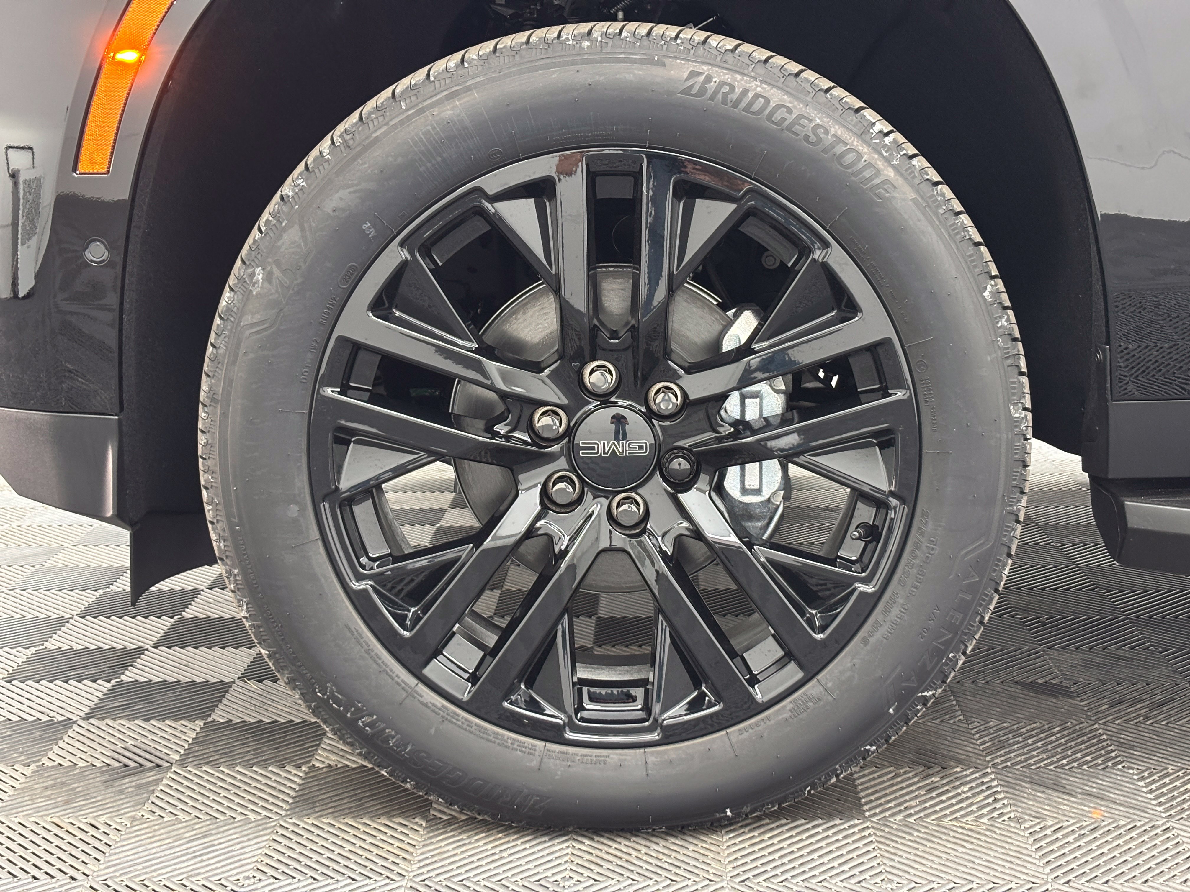 New 2026 GMC Yukon Elevation w/ Elevation Premium Package AWD/4WD image 19