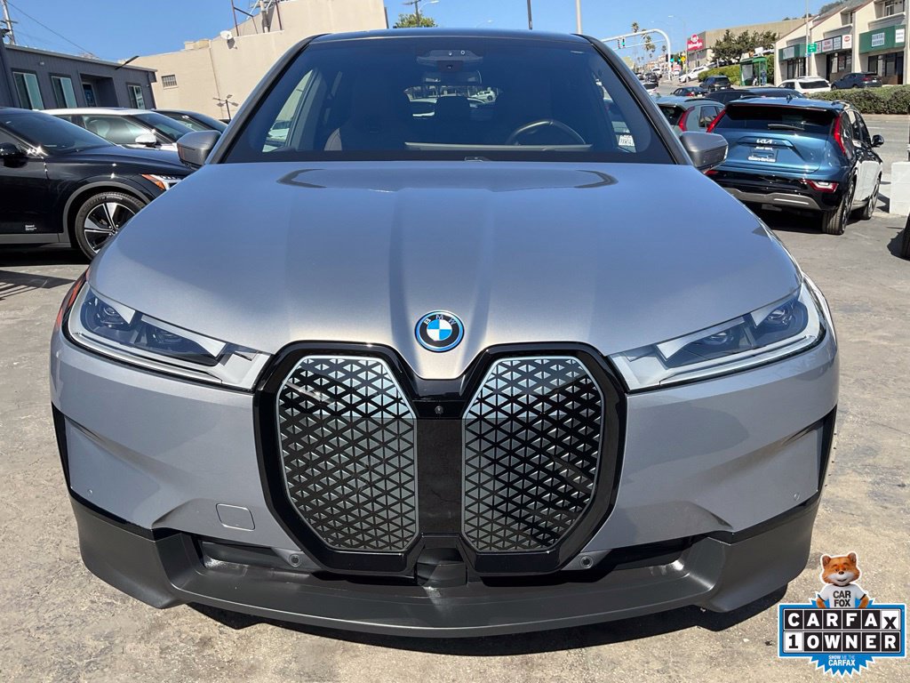 Used 2025 BMW iX xDrive50 w/ Premium Package AWD/4WD image 2