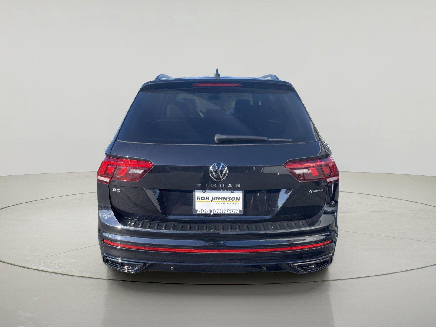 Used 2024 Volkswagen Tiguan SE R-Line AWD/4WD image 6