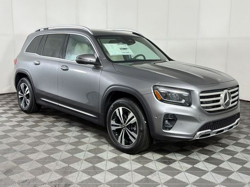 Used 2026 Mercedes-Benz GLB 250 4MATIC image 7