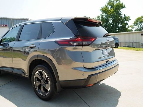 Used 2024 Nissan Rogue SV FWD image 20