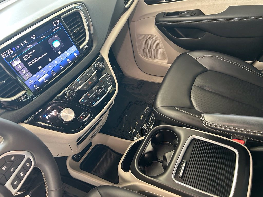 Used 2024 Chrysler Pacifica Touring-L FWD image 50