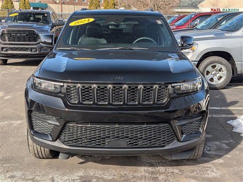 Certified 2024 Jeep Grand Cherokee Altitude image 8