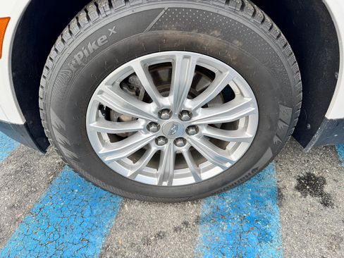 Used 2019 Cadillac XT5 AWD image 40