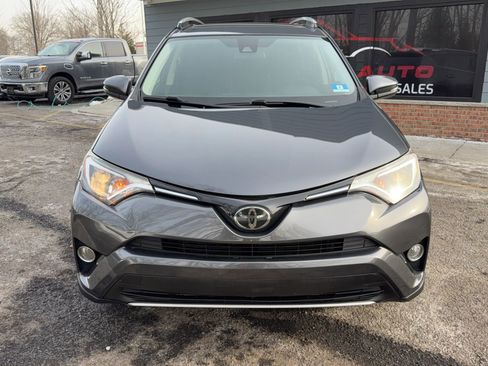 Used 2018 Toyota RAV4 XLE image 2