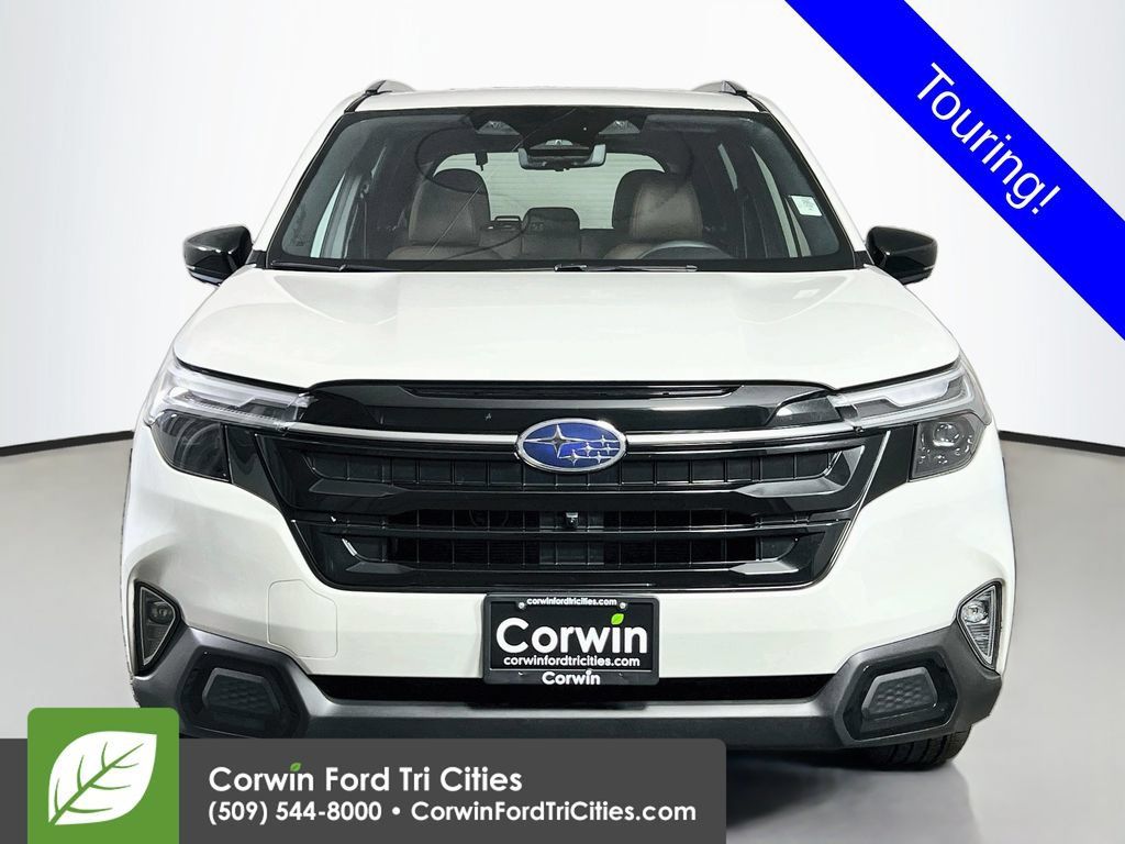 Used 2025 Subaru Forester Touring AWD/4WD image 4