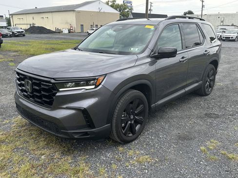 Used 2025 Honda Pilot Black Edition image 4