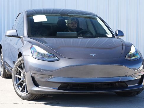 Used 2023 Tesla Model 3 Standard Range image 4