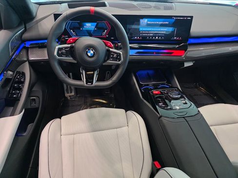 New 2026 BMW M5 Touring w/ Executive Package image 10