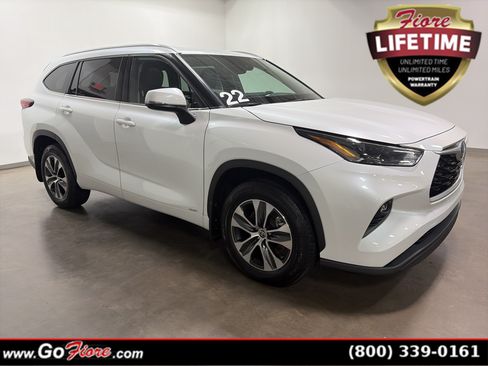 Used 2022 Toyota Highlander XLE AWD/4WD image 1