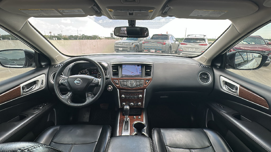 Used 2017 Nissan Pathfinder Platinum w/ Family Entertainment Package FWD image 23