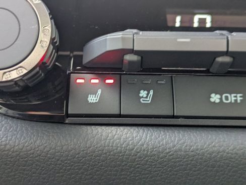 New 2026 Toyota Tundra Limited AWD/4WD image 22
