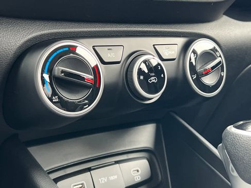 New 2026 Hyundai Venue SE image 20