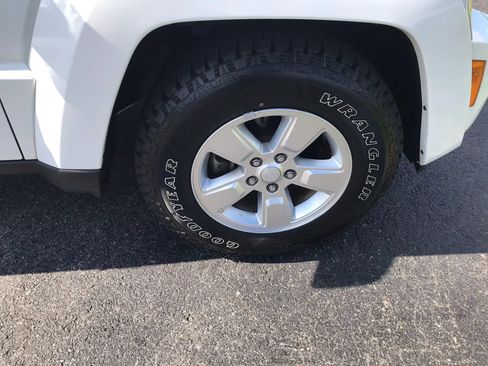 Used 2012 Jeep Liberty Sport AWD/4WD image 42
