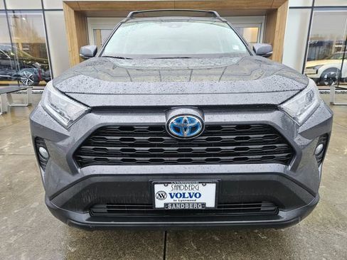 Used 2021 Toyota RAV4 XLE Premium image 2