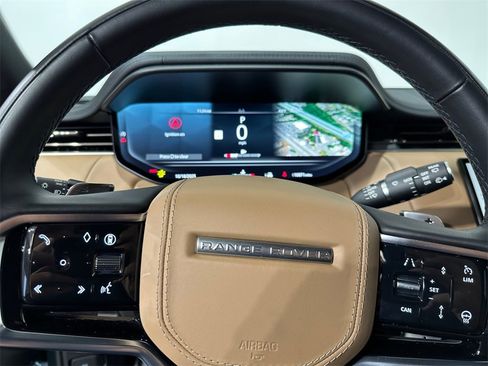 Used 2025 Land Rover Range Rover Sport SE image 18