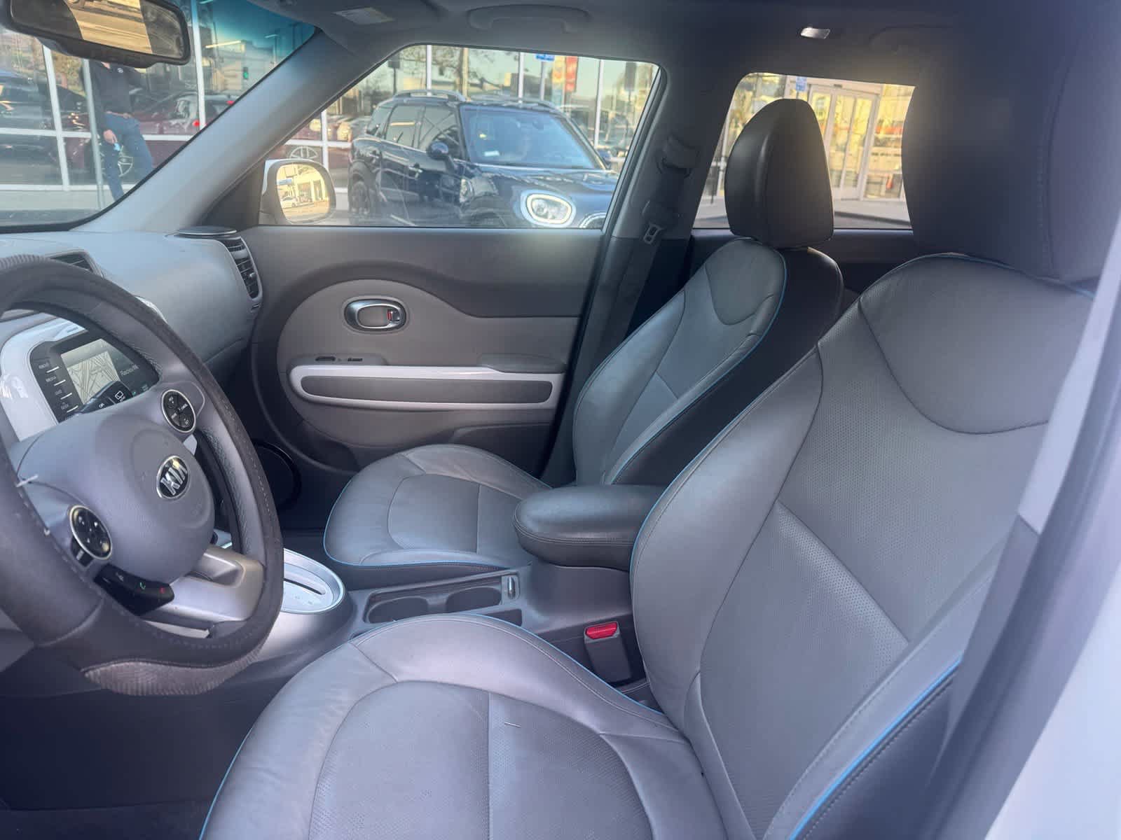 Used 2017 Kia Soul EV + w/ Sun & Fun Package FWD image 6
