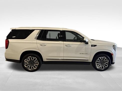 Used 2023 GMC Yukon Denali Ultimate w/ LPO, Floor Liner Package AWD/4WD image 8