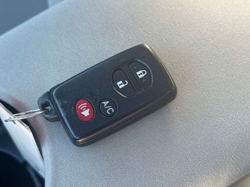 Used 2014 Toyota Prius Five image 29