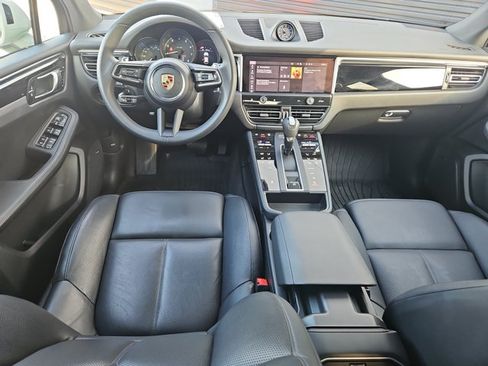 Certified 2025 Porsche Macan AWD/4WD image 18