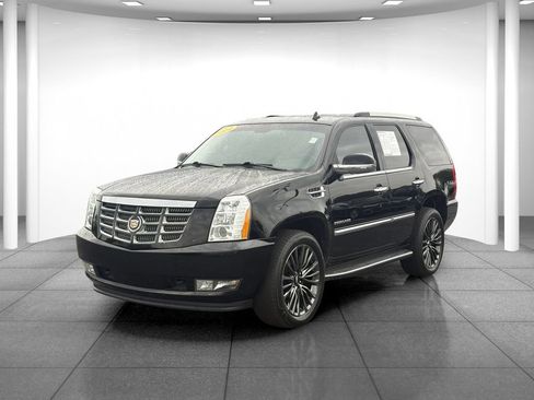 Used 2014 Cadillac Escalade Luxury AWD/4WD image 3