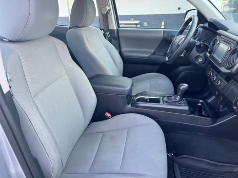 Used 2017 Toyota Tacoma SR image 31