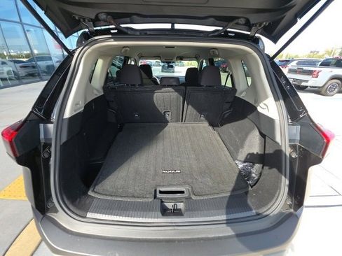 Used 2023 Nissan Rogue S image 26