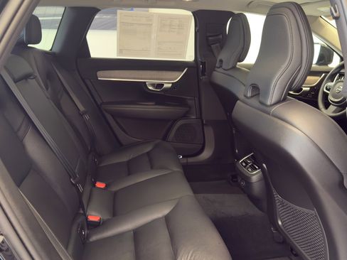 Used 2024 Volvo V90 B6 Cross Country Plus image 15