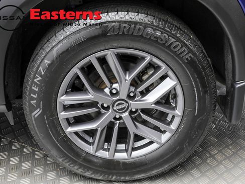 Used 2023 Nissan Rogue S image 12