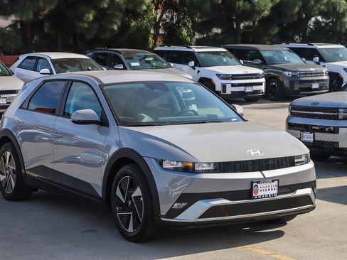 New 2026 Hyundai Ioniq 5 SEL image 3