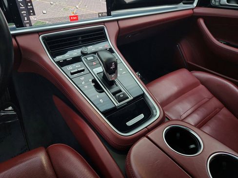 Used 2018 Porsche Panamera 4S image 19