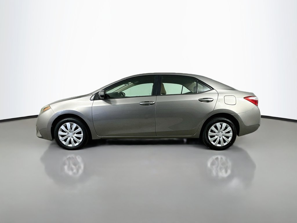 Used 2015 Toyota Corolla LE FWD image 4