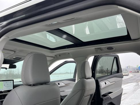 Used 2025 Ford Explorer Active w/ Active Comfort Package image 38