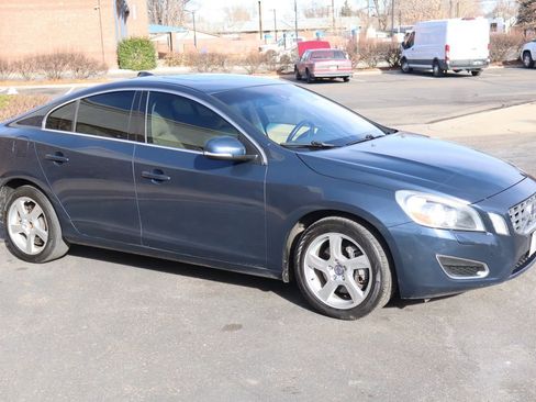 Used 2013 Volvo S60 T5 image 2