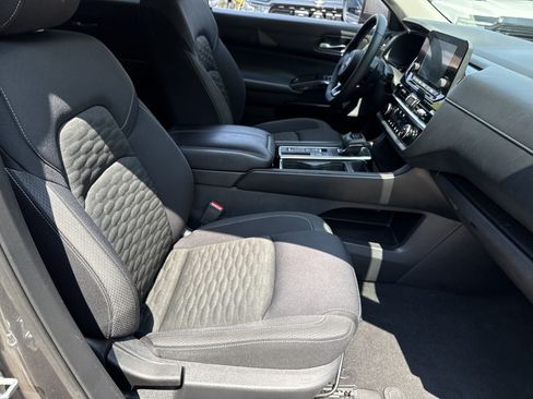 Used 2022 Nissan Pathfinder SV FWD image 13