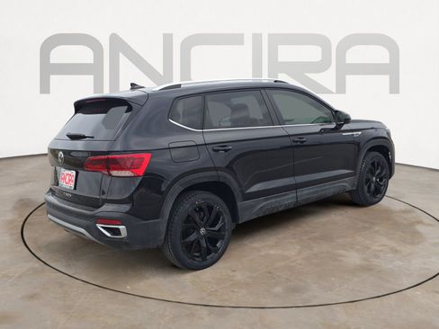 Certified 2022 Volkswagen Taos SE image 10