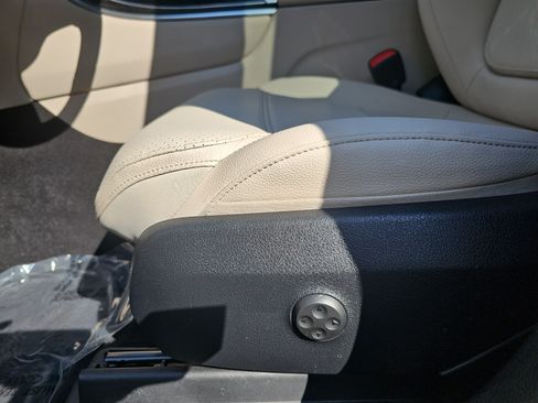 Used 2023 Mercedes-Benz GLC 300 4MATIC image 30