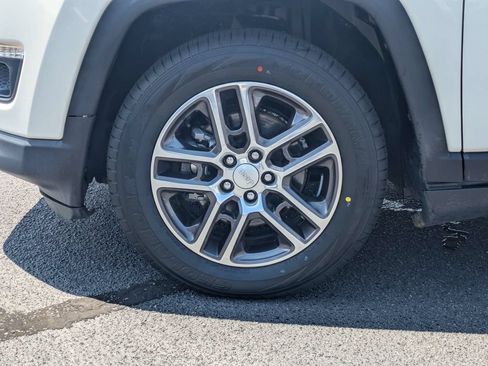 Used 2018 Jeep Compass Latitude w/ Popular Equipment Group FWD image 12