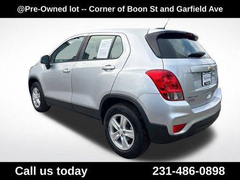 Used 2020 Chevrolet Trax LS AWD/4WD image 3