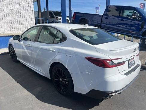 Used 2025 Toyota Camry SE image 11