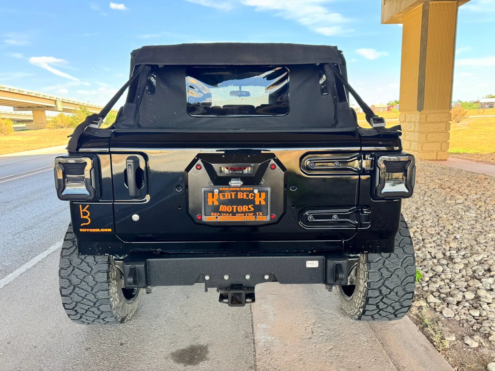 Used 2020 Jeep Wrangler Unlimited Sahara AWD/4WD image 4