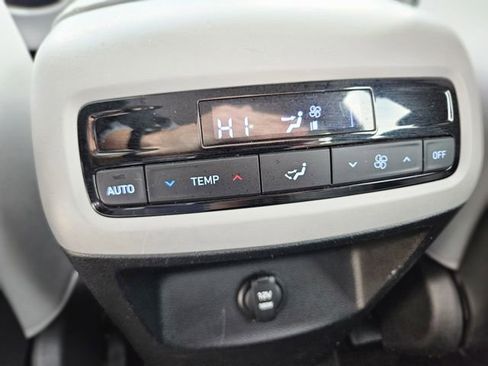 Used 2024 Hyundai Palisade SEL FWD image 29