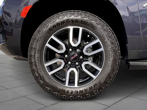 Used 2024 GMC Yukon XL AT4 w/ Technology Package image 10