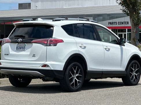 Used 2018 Toyota RAV4 SE w/ Power Extra Value Package AWD/4WD image 4