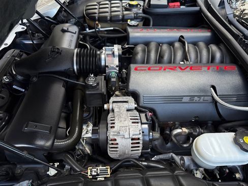 Used 2004 Chevrolet Corvette Coupe w/ Preferred Equipment Group image 69