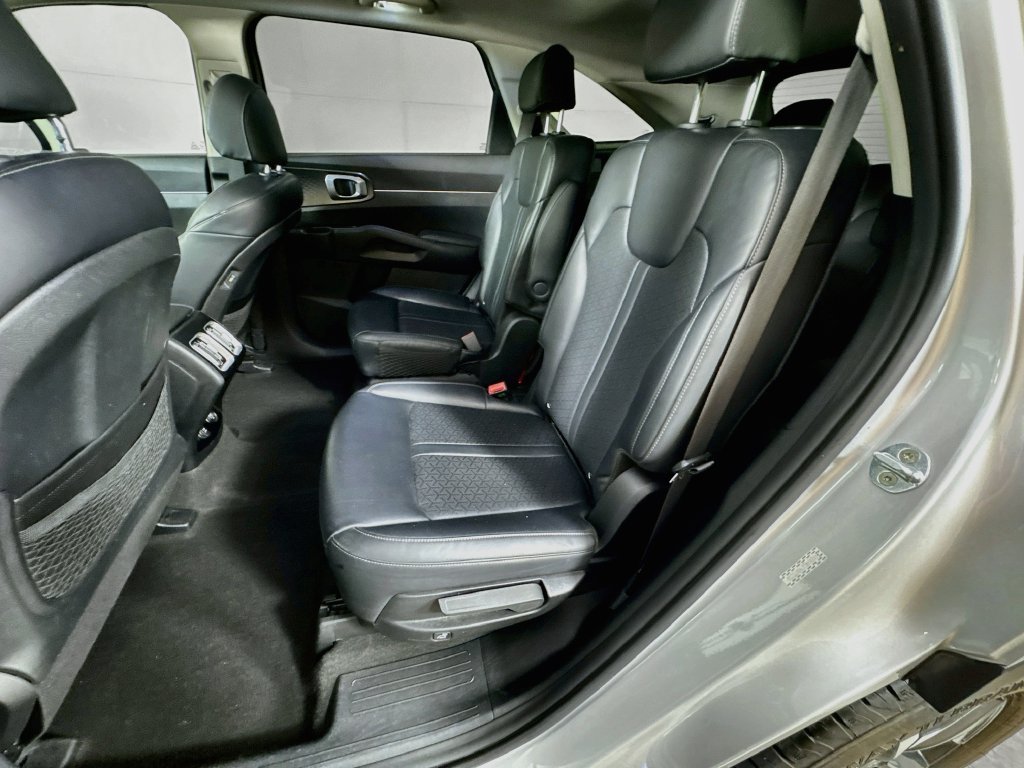 Used 2022 Kia Sorento EX w/ Panoramic Sunroof Package FWD image 30