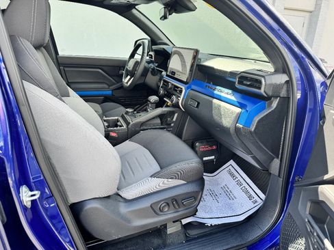 Used 2025 Toyota Tacoma TRD Sport image 13