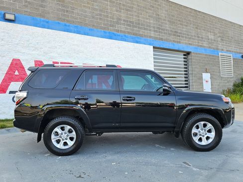 Used 2024 Toyota 4Runner SR5 Premium w/ Moonroof Package AWD/4WD image 8