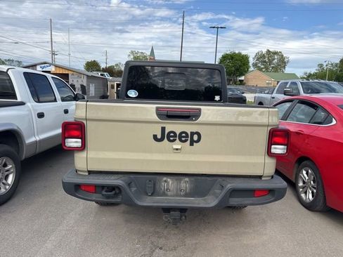 Used 2022 Jeep Gladiator Sport image 6