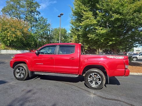 Certified 2017 Toyota Tacoma TRD Sport image 3